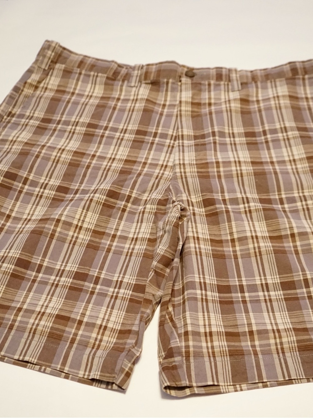 Eddie Bauer Mens Plaid Flat Front Casual Chino Shorts Brown Gray Size 40 Cotton